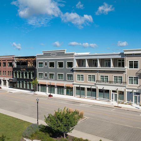 Ada Hotel Exterior photo